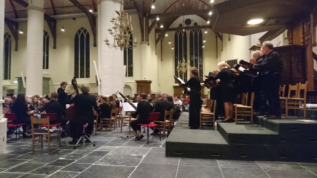 Koor en orkest tijdens de uitvoering van De verloren zoon op 24 sept 2016 in de Barbarakerk te Culemborg